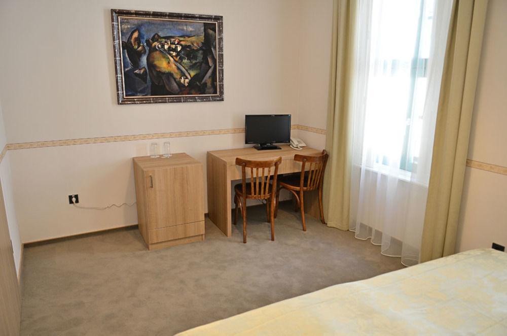Hotel Arkadia Pécs Exterior photo
